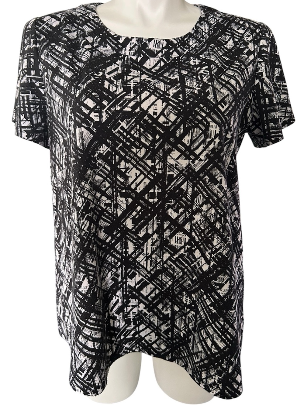 Cato Black & White Graphic Short-Sleeve Shirt Zip back EUC sz 14/16W